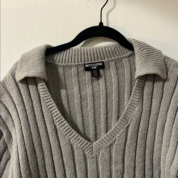 PrettyLittleThing Gray Ribbed Knit Sweatshirt - Picture 3 of 4